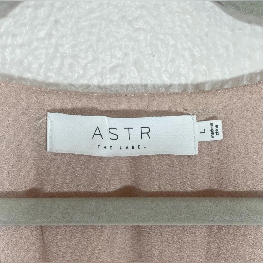 ASTR The Label Icon Top in Icy Pink Women’s Large Lace Floral Puff Sleeves